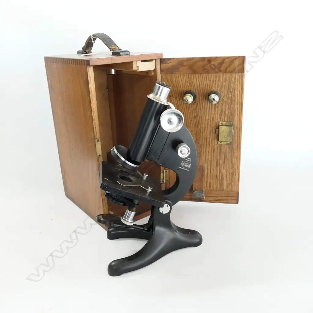 BECK MODEL 29 MICROSCOPE, IN BOX Image 1++